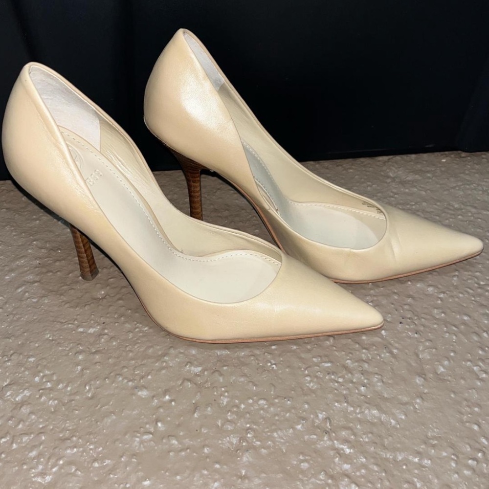 NWOT Nude Stiletto Guess Heels